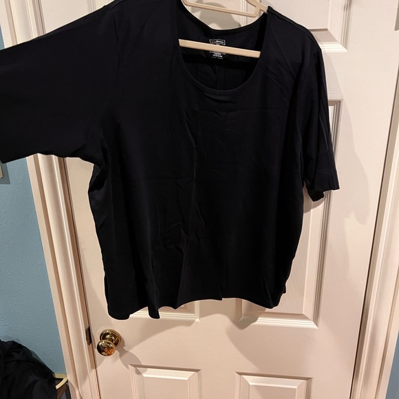 LL Bean elbow sleeve tee. - Picture 2 of 3